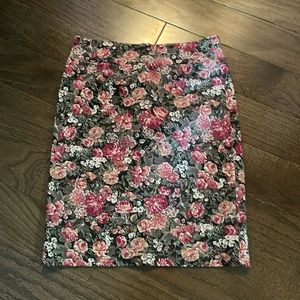 Brandy Melville stretch floral skirt